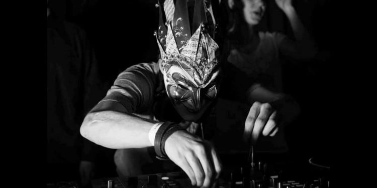 @aciltıp.com canlı yayın